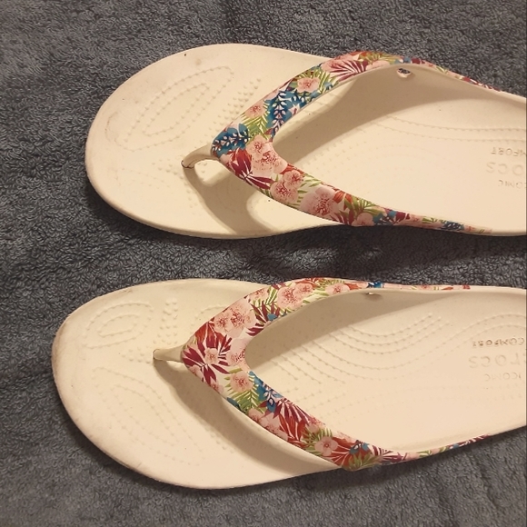 Bundle of Toes Sandals - Picture 3 of 16